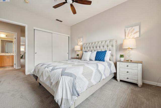 303 Bowsman Ct, Oakland CA: https://media.crmls.org/mediaz/9bfc0b45-9e1f-4dec-a409-2f7039c5892a.jpg