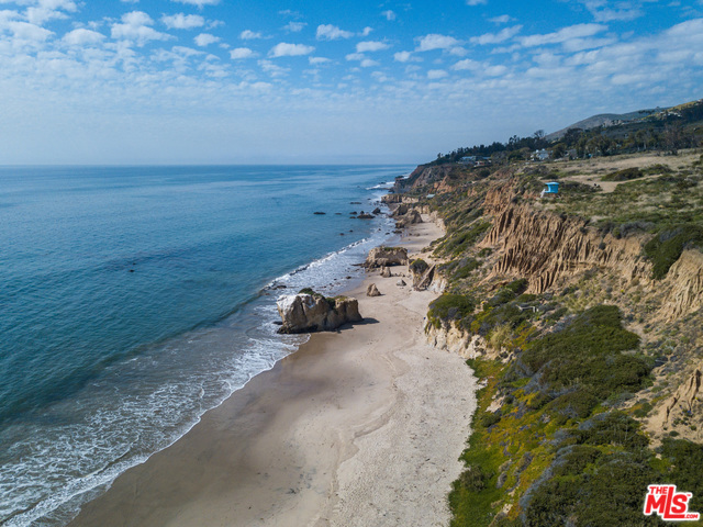 https://media.crmls.org/mediaz/9bfc612b-616e-4e12-8eb2-59531f169fcd.jpg?preset=X-Large
