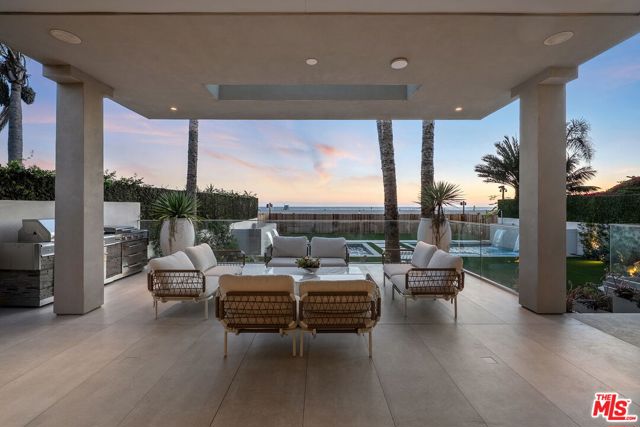 Image 3 of 72 For 938 Palisades Beach Road