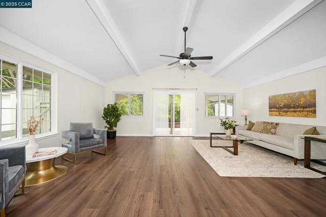 2326 Estrella Ct, Pinole CA: https://media.crmls.org/mediaz/9bfd2afe-17f0-42f3-b3c9-d7f8f9d21613.jpg