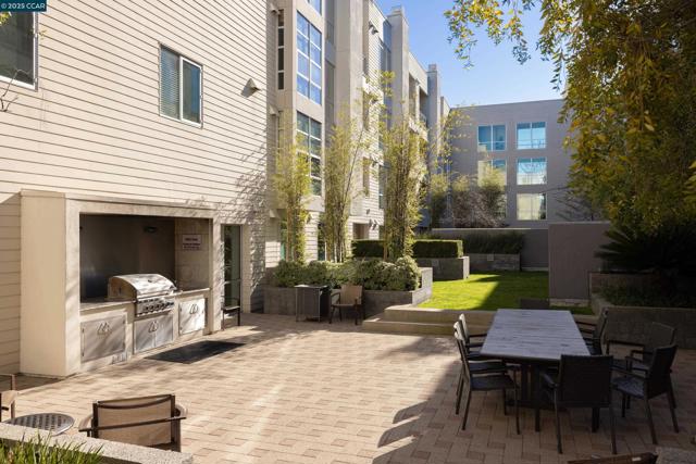 1655 N California Blvd, Walnut Creek CA: https://media.crmls.org/mediaz/9bfd6c9a-bab3-47a5-a16d-6d0733d73f2c.jpg