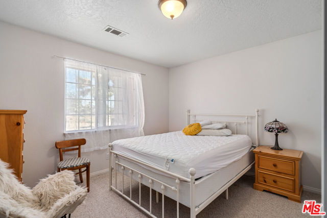 9999 Del Sol Avenue, Phelan CA: https://media.crmls.org/mediaz/9bfd835b-677f-4153-86ad-0bdc85746409.jpg
