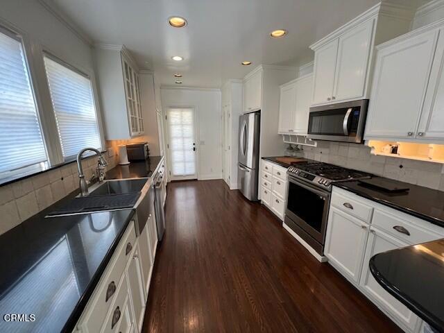 Detail Gallery Image 4 of 17 For 419 Brakey Rd, Ventura,  CA 93001 - 3 Beds | 3 Baths