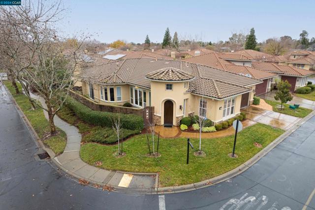 8702 Pasatiempo Circle, Roseville CA: https://media.crmls.org/mediaz/9bfe872b-cd73-44bc-85f3-f1d01e669d45.jpg
