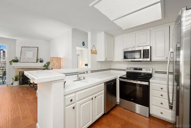 2150 Camino De La Reina, San Diego CA: https://media.crmls.org/mediaz/9bfeed5a-2eb7-4491-8e5c-c2e5608fe652.jpg