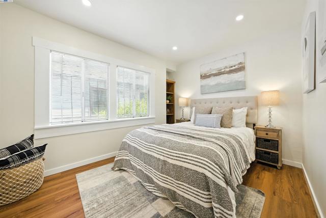 2539 Grande Vista Ave, Oakland CA: https://media.crmls.org/mediaz/9bff53eb-03be-467b-9311-80685e563b98.jpg