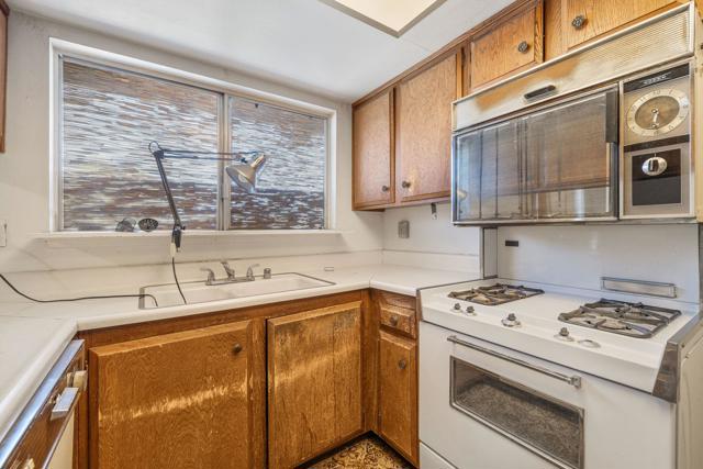 38280 Chuperosa Lane, Cathedral City CA: https://media.crmls.org/mediaz/9bff60a3-6c6f-4d9d-a633-dbdf4d2792a7.jpg