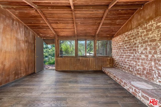 8305 Yuma Place, Los Angeles CA: https://media.crmls.org/mediaz/9bffb66c-04fb-4f4b-a1ae-916bb709f54a.jpg