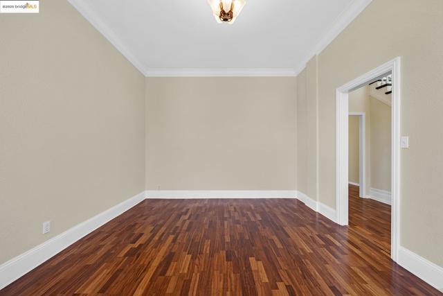 861 20Th St, Oakland CA: https://media.crmls.org/mediaz/9c0049d3-848c-4416-86de-a9ac86ee0209.jpg