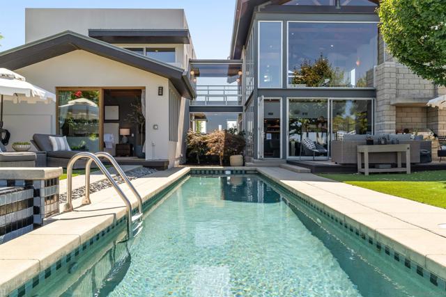 5259 Pacifica Dr, San Diego CA: https://media.crmls.org/mediaz/9c021078-2d5d-455e-83f6-b5d0a9f8d0eb.jpg