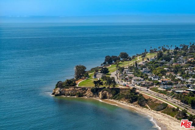 540 Miramonte Drive, Santa Barbara CA: https://media.crmls.org/mediaz/9c02239c-97ea-4817-963c-20da3dcc6bbd.jpg