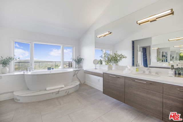 2028 Stradella Road, Los Angeles CA: https://media.crmls.org/mediaz/9c02dd6f-fa46-4b6c-b823-850c0782ea16.jpg