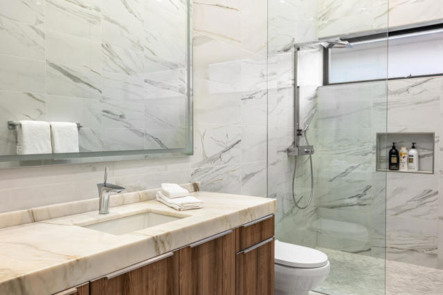 2 Bravo Court, Rancho Mirage CA: https://media.crmls.org/mediaz/9c030e45-513a-4beb-ab95-ca32d6b1ab46.jpg
