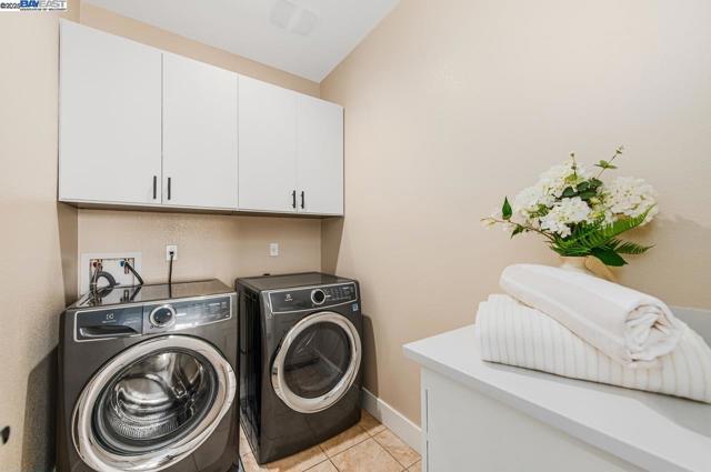 4069 Chalk Hill Way, Dublin CA: https://media.crmls.org/mediaz/9c036b61-5477-43eb-b7ca-0cbc45096951.jpg