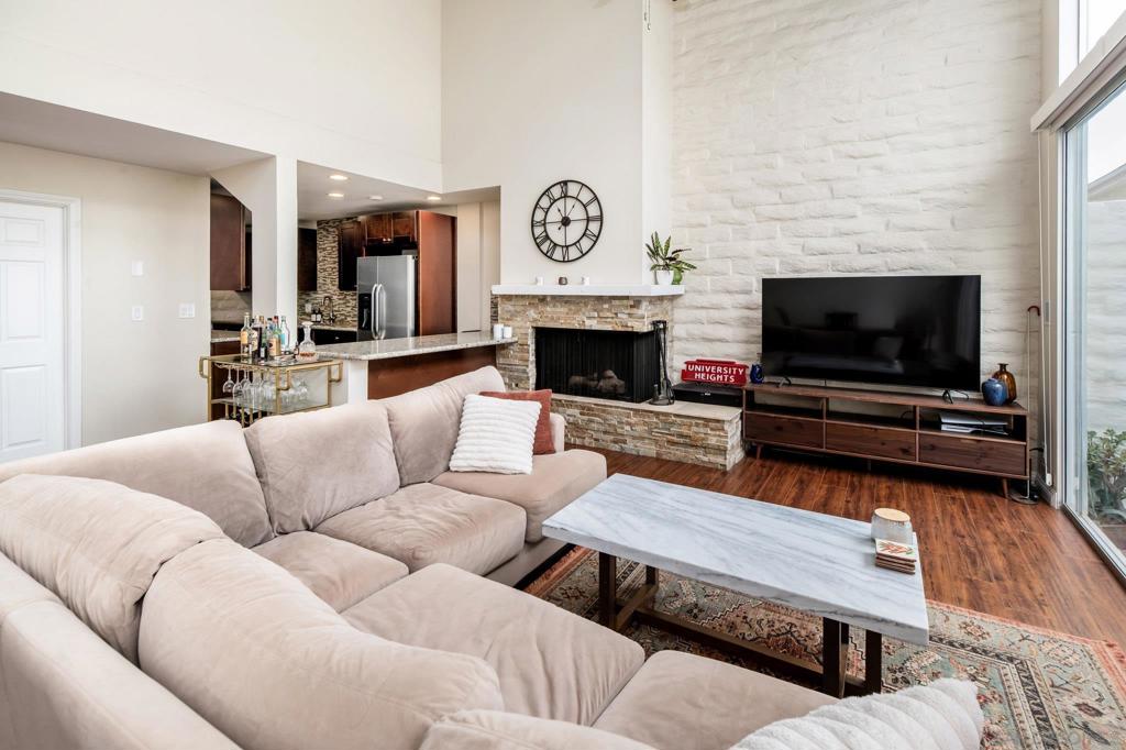 2544 Navarra Dr - photo 3