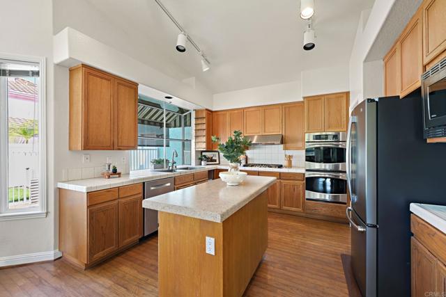 Detail Gallery Image 15 of 48 For 5837 Ranch View Rd, Oceanside,  CA 92057 - 4 Beds | 2/1 Baths