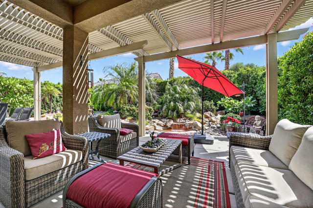 39492 Camino Piscina, Indio CA: https://media.crmls.org/mediaz/9c04606b-ee06-4279-819d-8e096c883533.jpg
