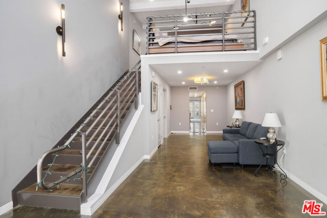 125 N Raymond Avenue, Pasadena CA: https://media.crmls.org/mediaz/9c0476b8-b05a-46d9-85fb-9fc67eb888d7.jpg