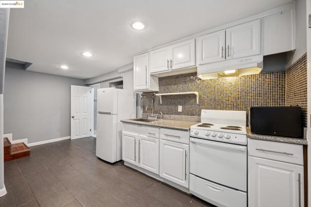 Image 41 of 60 For 1063 32nd St