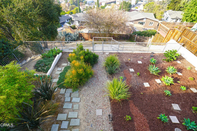 1325 Linda Rosa Avenue, Los Angeles CA: https://media.crmls.org/mediaz/9c04bad8-af6f-49b2-ae26-c8b72c249097.jpg