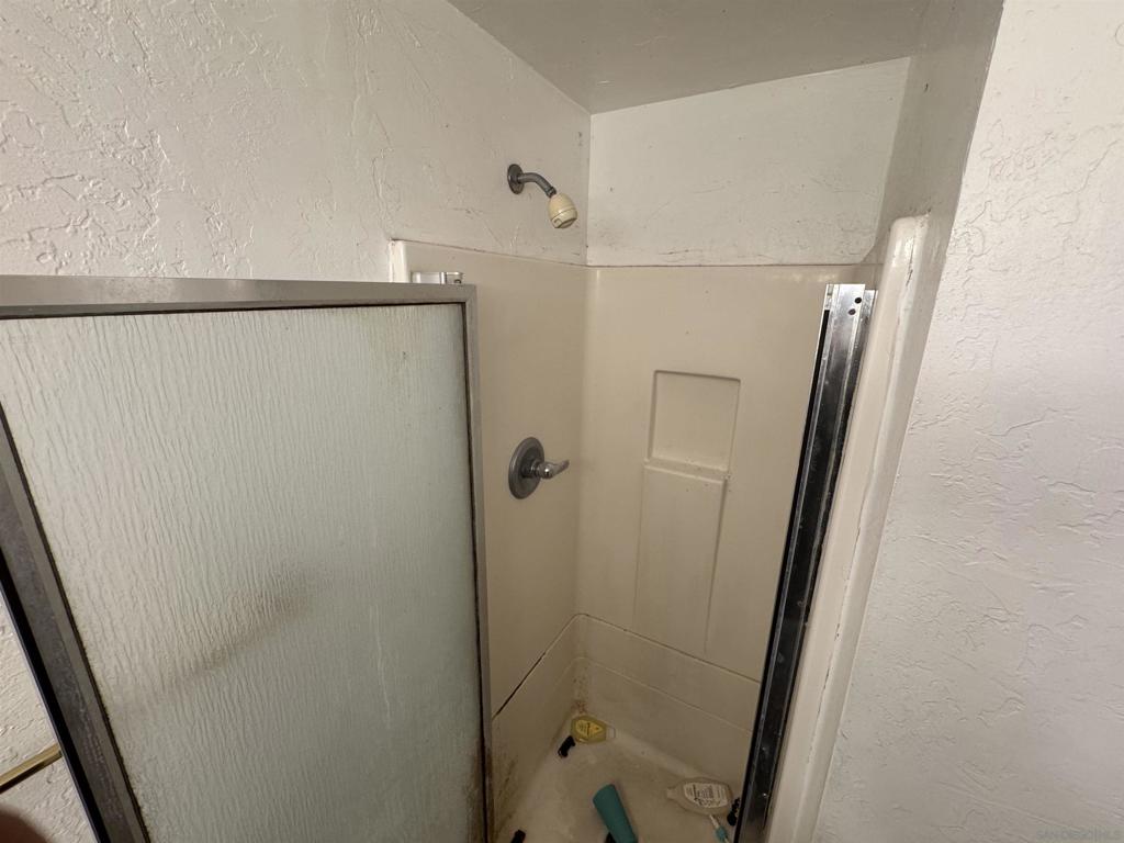 https://media.crmls.org/mediaz/9c054e58-8a8d-4af2-9ee6-e0bc8a049fdd.jpg?preset=X-Large