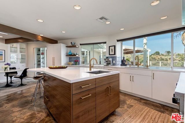 2224 Hercules Drive, Los Angeles CA: https://media.crmls.org/mediaz/9c057115-5e46-4927-97ee-ec6cb5481e44.jpg