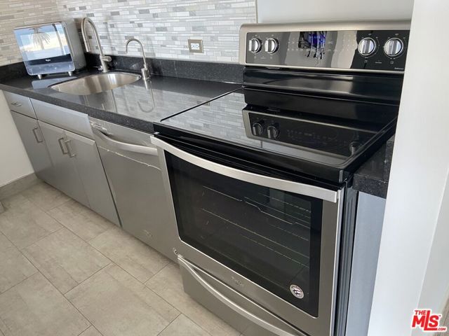 201 Ocean Avenue, Santa Monica CA: https://media.crmls.org/mediaz/9c0577f0-5f72-4b1a-ad5f-2db7dfe9ccc2.jpg