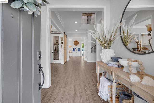 542 Harbor Cove Cir, Discovery Bay CA: https://media.crmls.org/mediaz/9c05f643-b41f-4fff-b45c-980daa8ea507.jpg