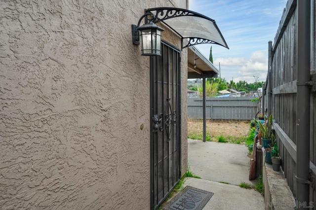 8713 15 Central Way, Spring Valley CA: https://media.crmls.org/mediaz/9c061d5c-767a-4531-b922-6b95199568d1.jpg