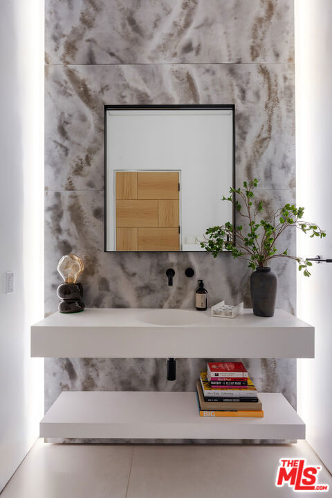 1488 Rising Glen Road, Los Angeles CA: https://media.crmls.org/mediaz/9c064f4a-ffb3-4149-b223-8ac31158d826.jpg