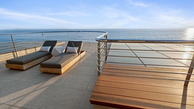 1230 Neptune Ave, Encinitas CA: https://media.crmls.org/mediaz/9c0671af-618c-4e48-a547-040d4b9da3a1.jpg