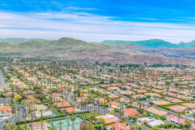 45 Lincoln Place, Rancho Mirage CA: https://media.crmls.org/mediaz/9c092a2b-ef76-49c8-b838-3bf4f54575e2.jpg