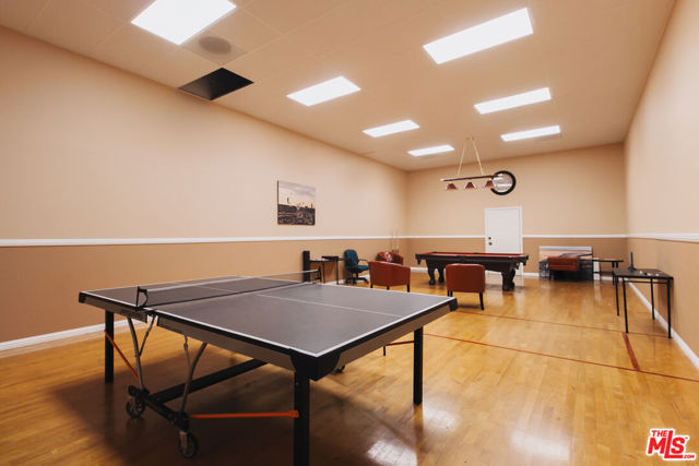 8180 Manitoba Street, Playa del Rey CA: https://media.crmls.org/mediaz/9c09b22b-be69-4fd7-abfa-f51060403b53.jpg