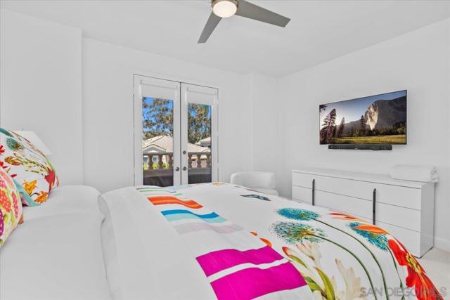 7166 Tern Place, Carlsbad CA: https://media.crmls.org/mediaz/9c0af018-7f2e-4061-958b-2389a78ebba3.jpg