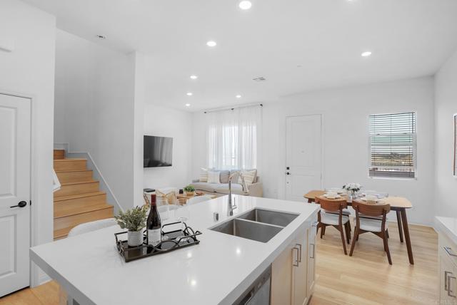 Detail Gallery Image 13 of 39 For 2040 Bluestone Cir, Chula Vista,  CA 91913 - 3 Beds | 2/1 Baths
