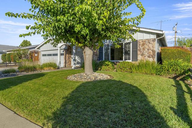 2476 Le Bain Drive, San Jose CA: https://media.crmls.org/mediaz/9c0b060b-7f8d-4a9e-b2d6-317eedd83fe1.jpg