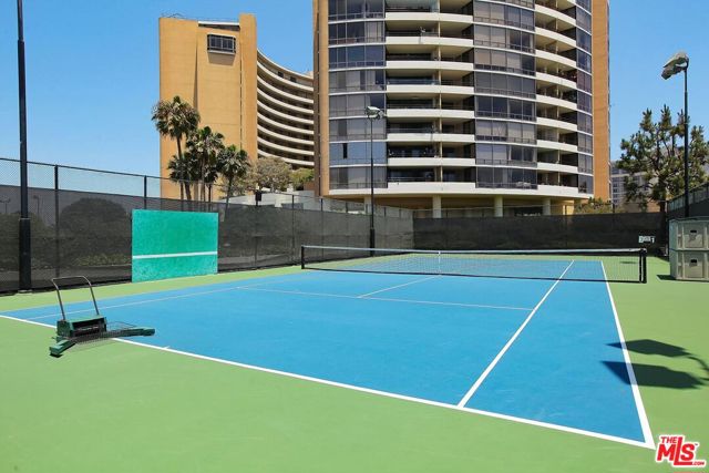 4335 Marina City Drive, Marina del Rey CA: https://media.crmls.org/mediaz/9c0b2e9a-5fb4-4e99-a469-76e478d4954a.jpg