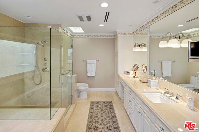 3819 Vista Linda Drive, Encino CA: https://media.crmls.org/mediaz/9c0bea44-fc30-4332-a210-848d8a14aa92.jpg