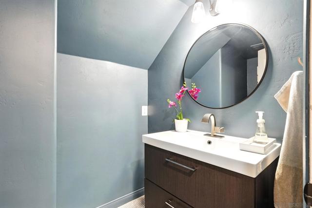 13445 Appalachian Way, San Diego CA: https://media.crmls.org/mediaz/9c0c8ffe-466c-47e7-a916-658dfc1edfdd.jpg