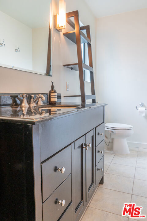 880 Hilldale Avenue, West Hollywood CA: https://media.crmls.org/mediaz/9c0d4098-977d-4058-b410-62d9cd1a6f45.jpg