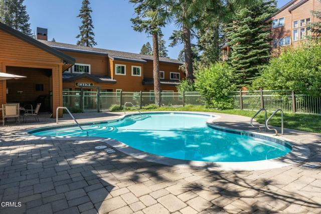 435 Lakeview Boulevard, Mammoth Lakes CA: https://media.crmls.org/mediaz/9c0e0a41-68bd-47ba-b717-5156a7287a0b.jpg