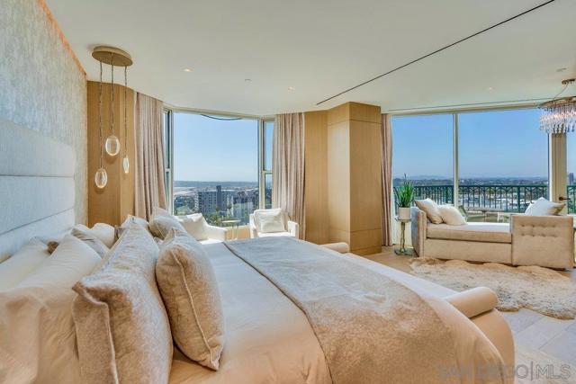 2500 6th Ave, San Diego CA: https://media.crmls.org/mediaz/9c0e2a92-9f49-4822-8636-1066c9accfa6.jpg