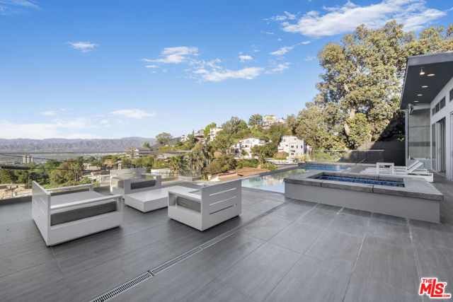 7275 Mulholland Drive, Los Angeles CA: https://media.crmls.org/mediaz/9c0e32c6-ab80-46e2-8d08-d70b1f2ecd36.jpg