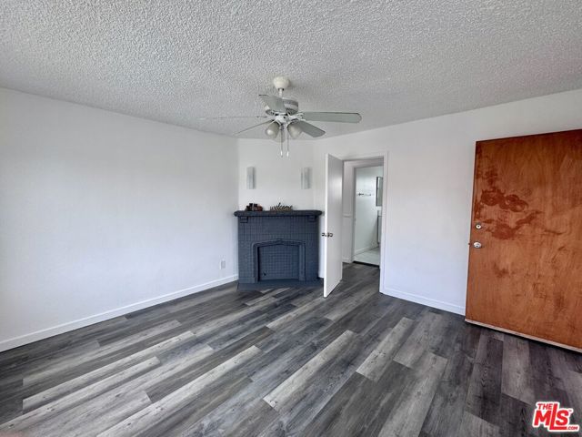858 W 88th Street, Los Angeles CA: https://media.crmls.org/mediaz/9c0e84af-1fc0-4990-b5d8-59a5a7c69f05.jpg