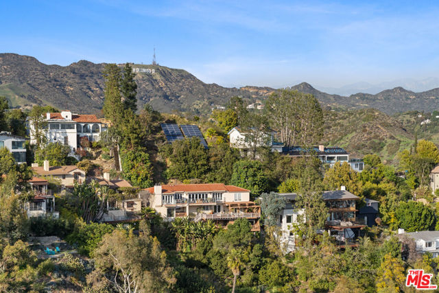 2204 Maravilla Drive, Los Angeles CA: https://media.crmls.org/mediaz/9c0e923b-b47e-4a26-95b1-aa29df56b5f7.jpg