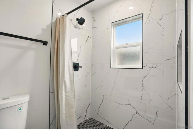 4817 Lyon St, San Diego CA: https://media.crmls.org/mediaz/9c0ea751-2dae-41ce-b5b8-fb31610b05c0.jpg