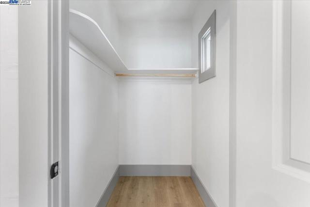689 Santa Ray Ave, Oakland CA: https://media.crmls.org/mediaz/9c0ea78a-5dfc-4abe-a4d9-3bacf82f789a.jpg