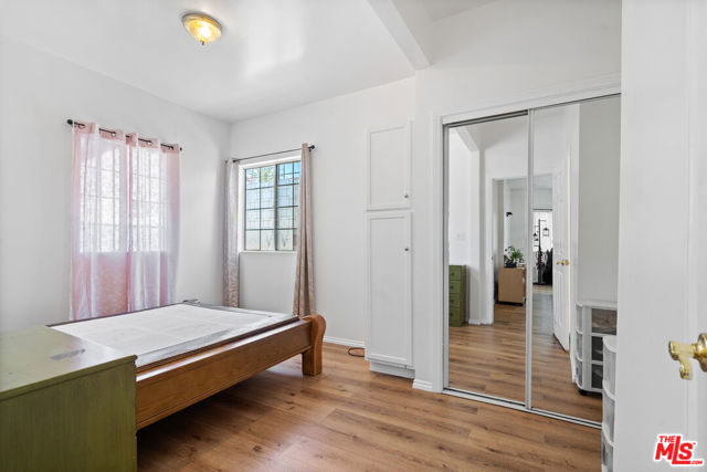 2963 San Marino Street, Los Angeles CA: https://media.crmls.org/mediaz/9c0ebc34-aa1f-425b-977a-b015c583b80e.jpg