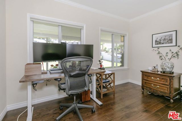 2916 Henrietta Avenue, La Crescenta CA: https://media.crmls.org/mediaz/9c0f008a-fffc-4749-90ec-6147ca7b5239.jpg