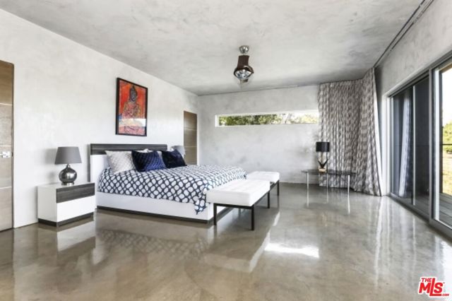 11462 LAURELCREST Road, Studio City CA: https://media.crmls.org/mediaz/9c0f5d31-a2c3-4d71-8185-1321385266b3.jpg
